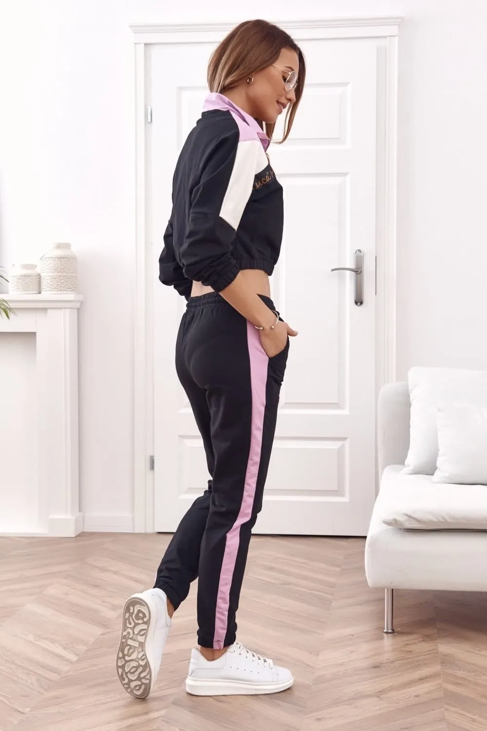 Comfortable stand-up collarSweatset